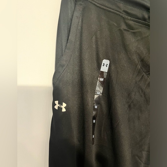 Women’s Under Armour Tech Capris - Picture 3 of 7